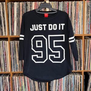 Black mid sleeve 95 Nike shirt (M)